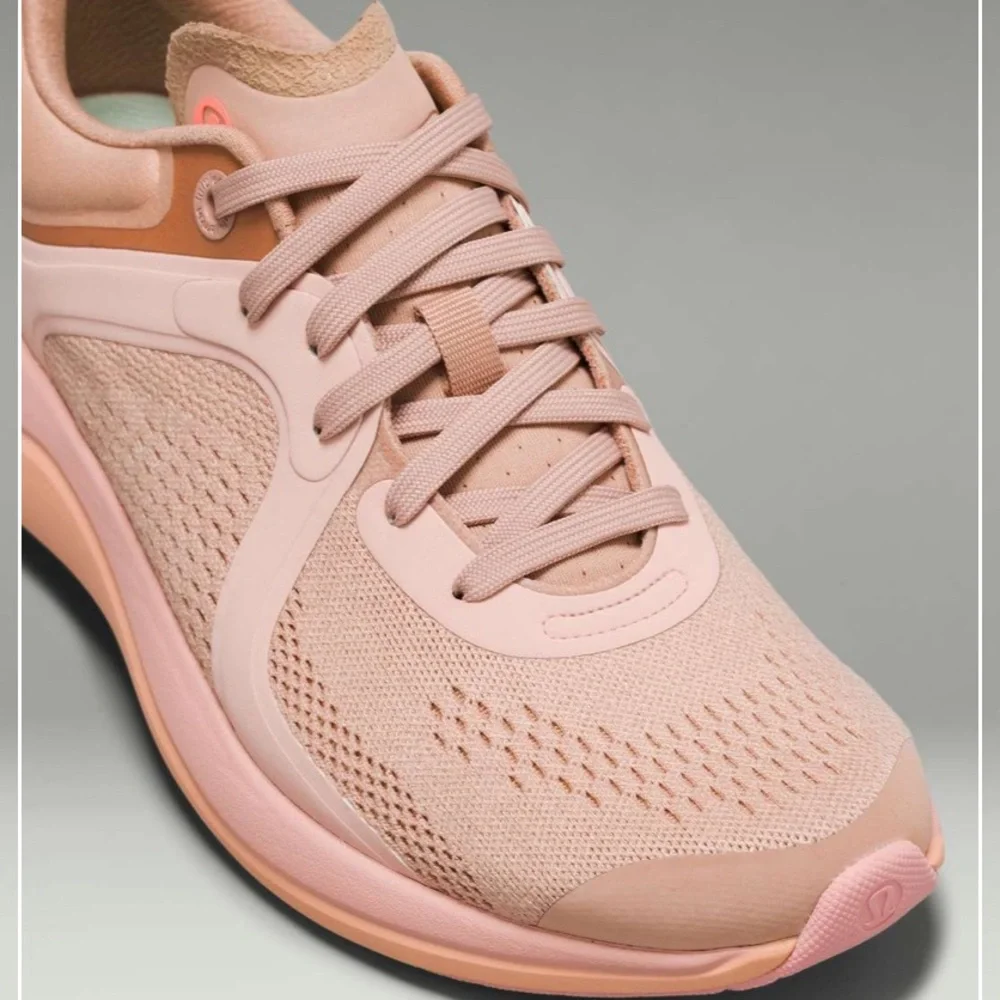 lululemon Women's Chargefeel Low Sneakers Color Mink Size: 8.5 - Picture 4 of 15